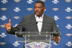 美媒：鹈鹕已致电马刺 试图向上交易得到榜眼签