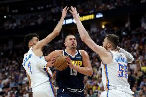 小莫：过去9年打小球约基奇没遇上啥中锋 雷霆双塔让他挣扎