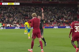 进球+染红！埃基蒂克进球脱衣庆祝两黄变一红 基耶萨单刀无私助攻