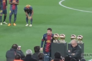 梅西凭借第四个金球奖创造了历史，他们几乎强迫梅西合影