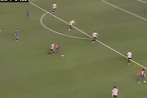 当巴萨在国王杯 0-1落后时，亚亚图雷选择了这样做