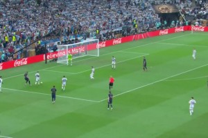 教科书般的反击！迪马利亚简直是大赛硬脚虾，阿根廷第一硬