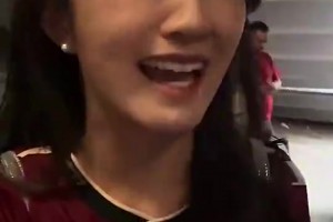 女网红拒绝男球迷要联系方式，事后发现对方竟是C罗好友