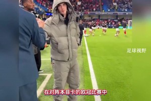 博主：帕尔默怎么穿着棉拖去庆祝，还扯到自己的腹股沟了